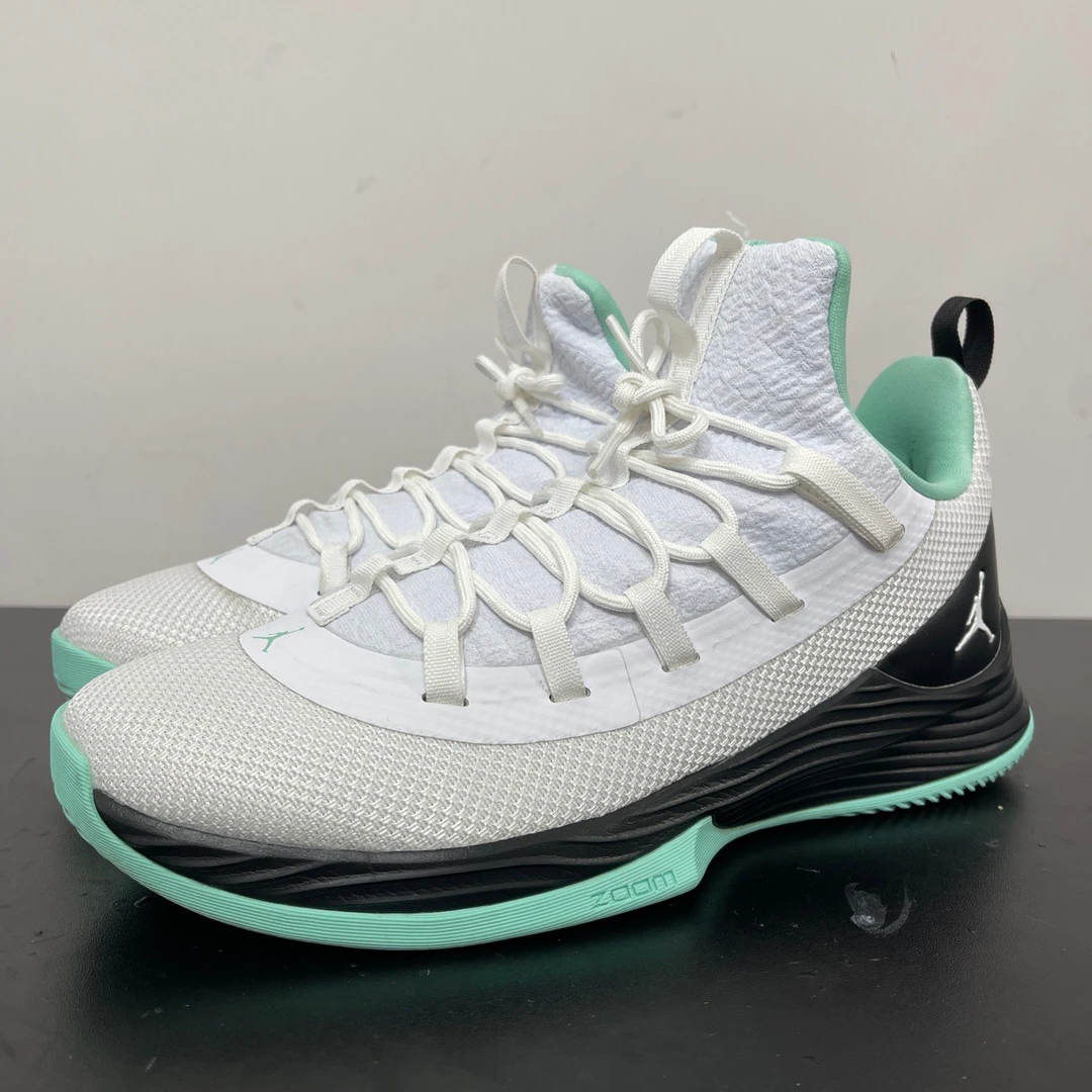 43码/Nike UltraFly2 巴特勒二代米黑球鞋/95新/无原盒/公价419