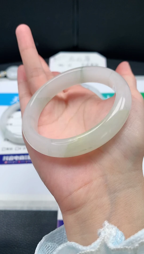 【闪购商品】石英质玉手镯未镶嵌25A84-57