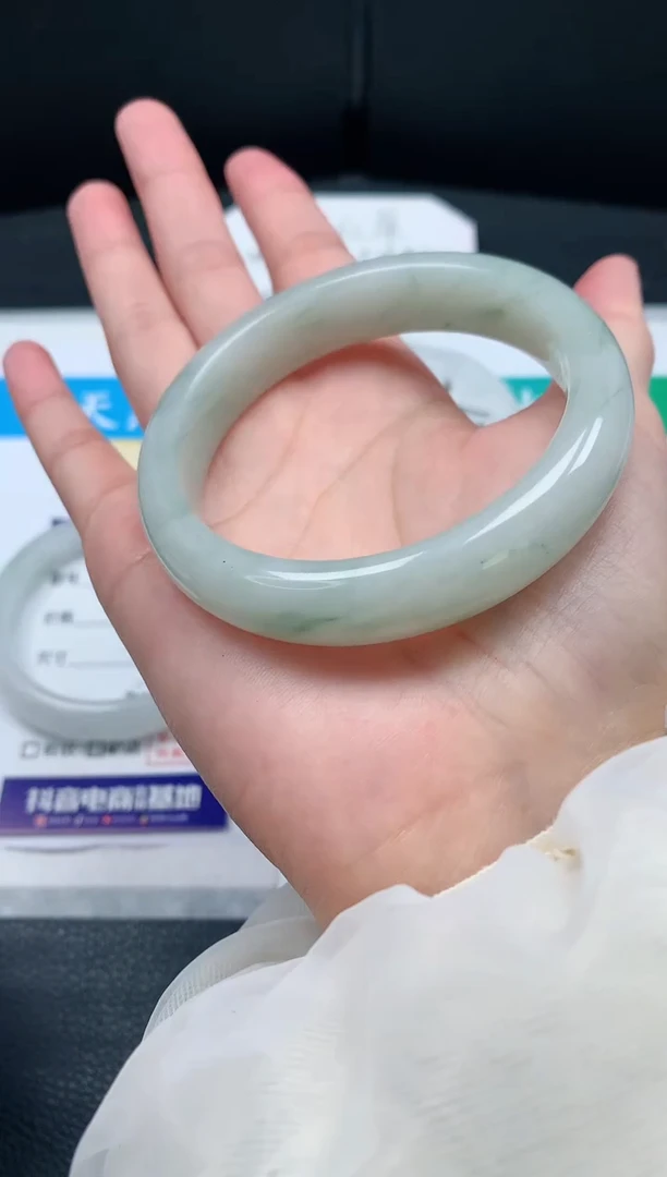 【闪购商品】石英质玉手镯未镶嵌20A55-56.8