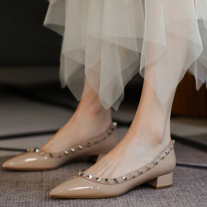 【高版本】~V家百搭2024铆钉尖头鞋中高跟鞋浅口鞋粗跟柳钉鞋单鞋女