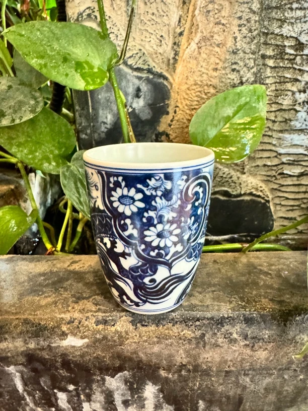 元青花飞龙在天闻香杯主人杯