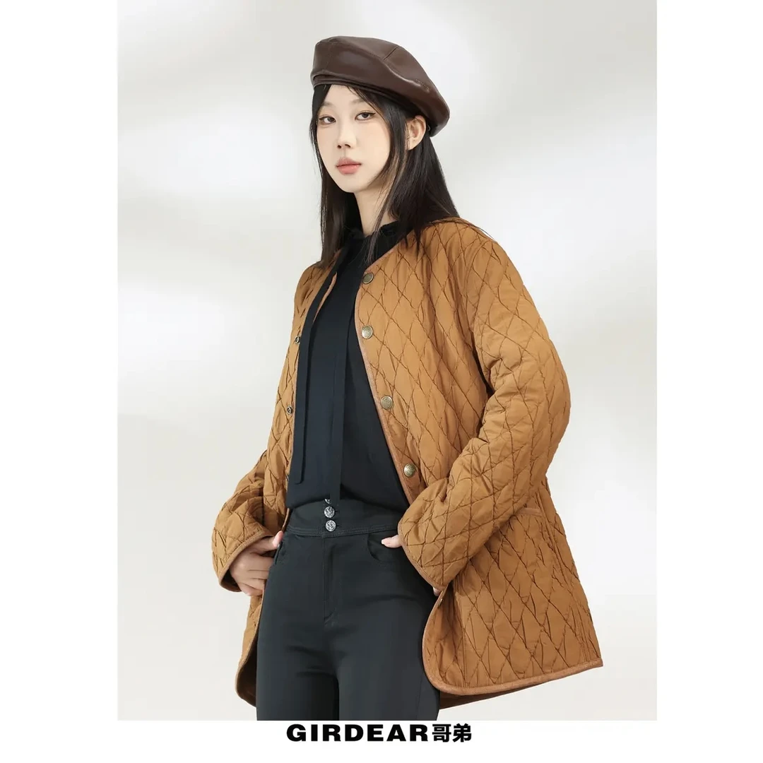 GIRDEAR/哥弟雅丹机能风热力感新中式圆领菱形绗缝棉服1400742