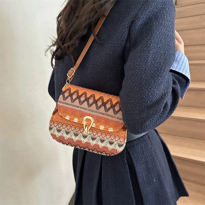 2023新款时尚大容量单肩包斜挎包原宿民族风帆布流撞色小方包腋下
