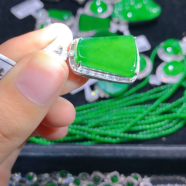 翡翠颈饰银S925镶嵌一个