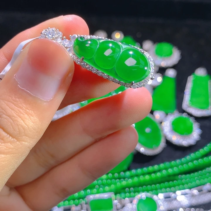 翡翠颈饰银S925镶嵌一个