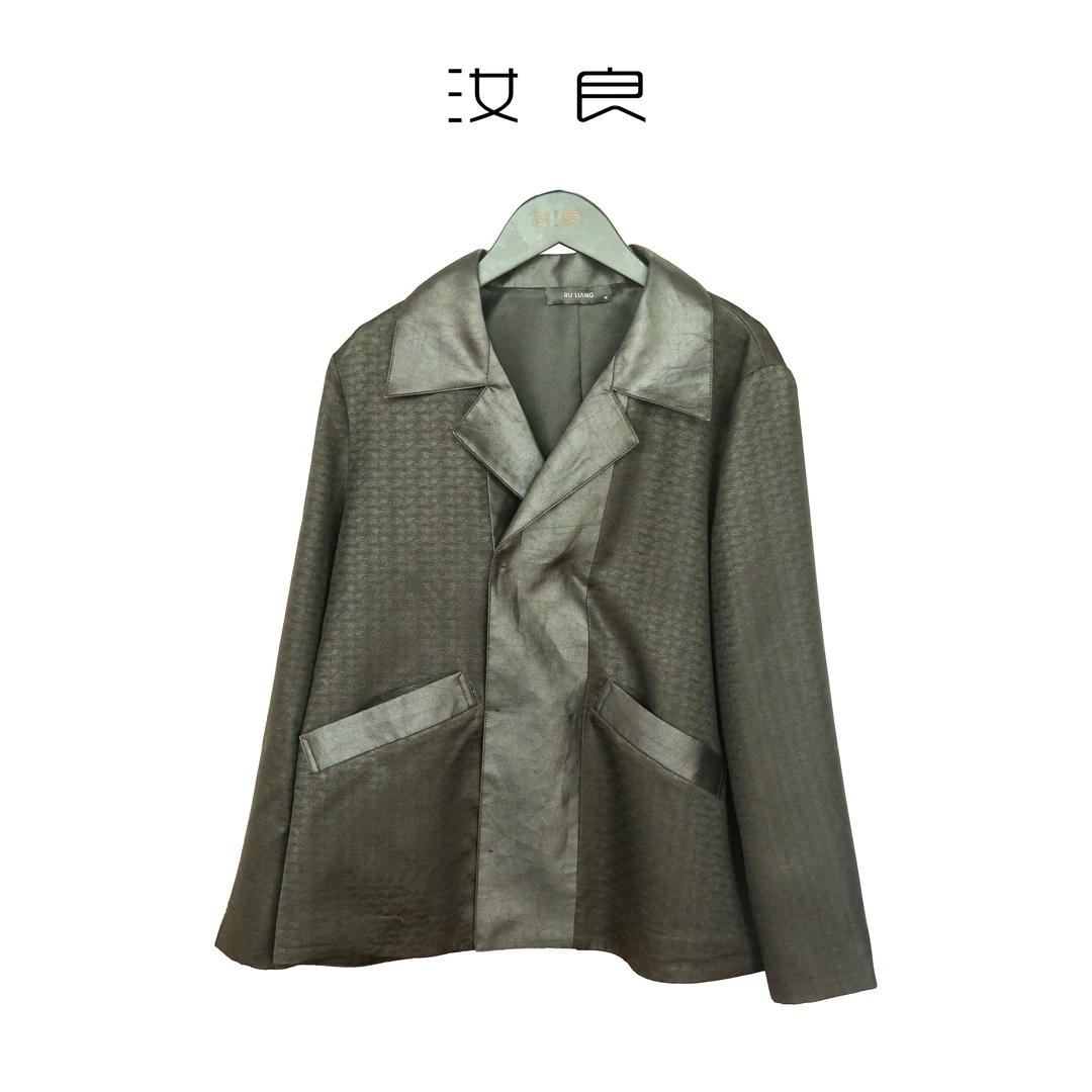 时尚拼接翻领上衣