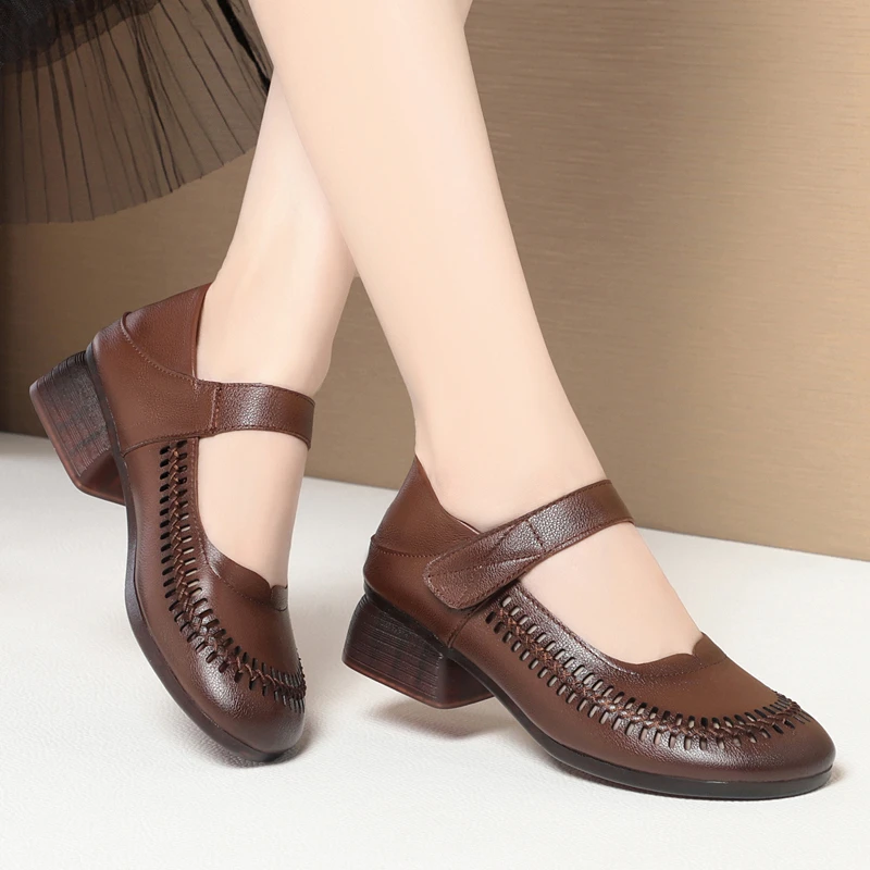 女鞋皮鞋单鞋凉鞋中老年夏季软底妈妈鞋春秋女士复古粗跟中跟圆头