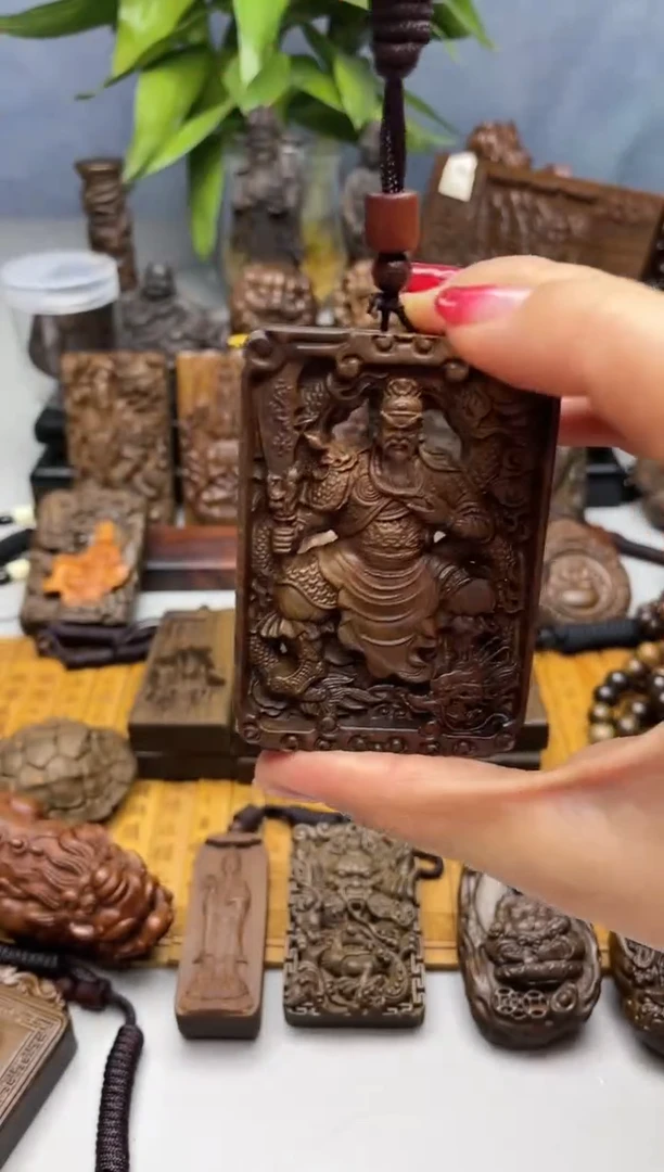 【闪购商品】香木75牌立刀御龙关公牌