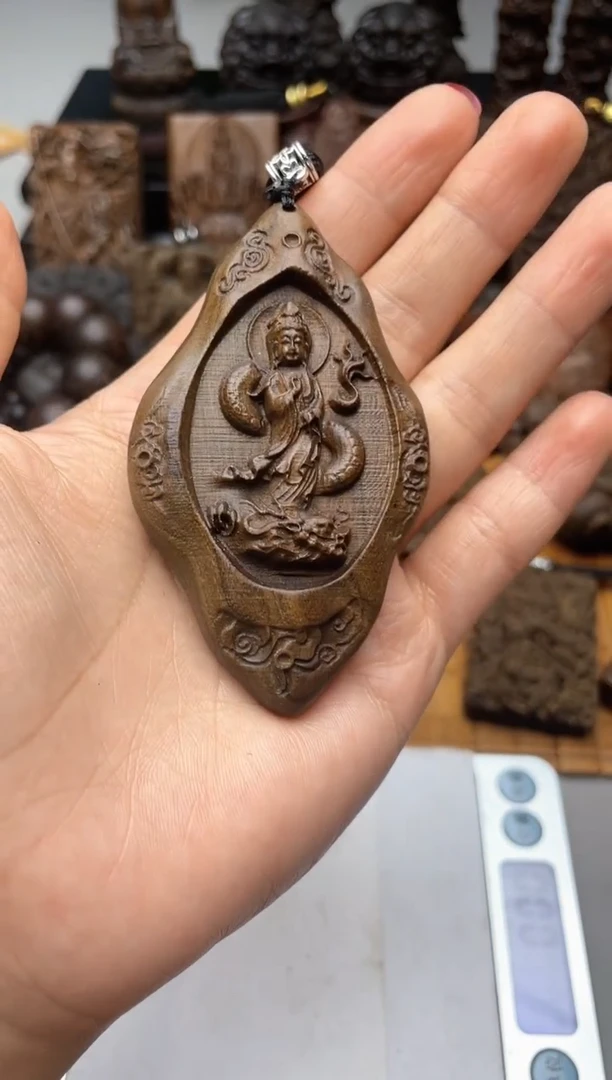 【闪购商品】香木新随型御龙观音牌