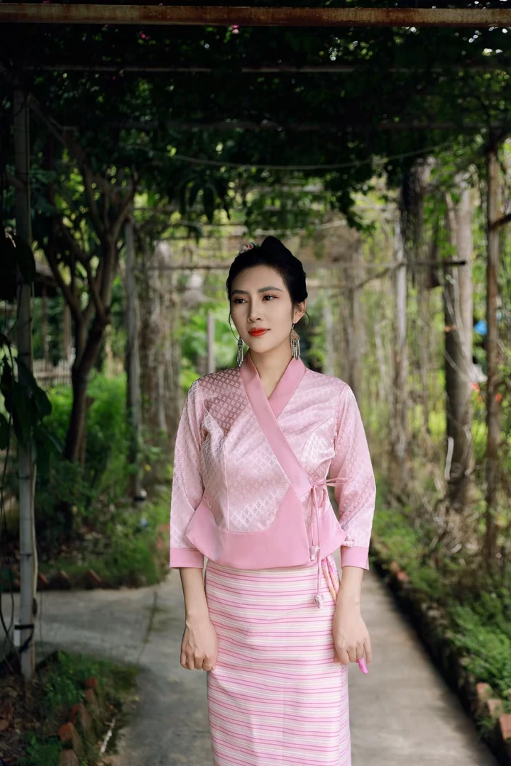 傣装气质套装上衣＋裙子送耳环鸡蛋花