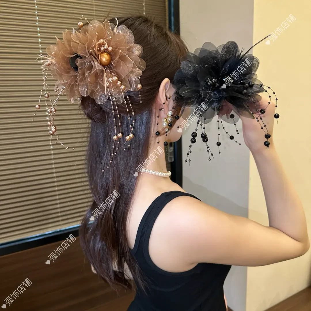 牡丹花羽毛流苏抓夹2024新款发夹后脑勺显发量蓬松高颅顶鲨鱼夹