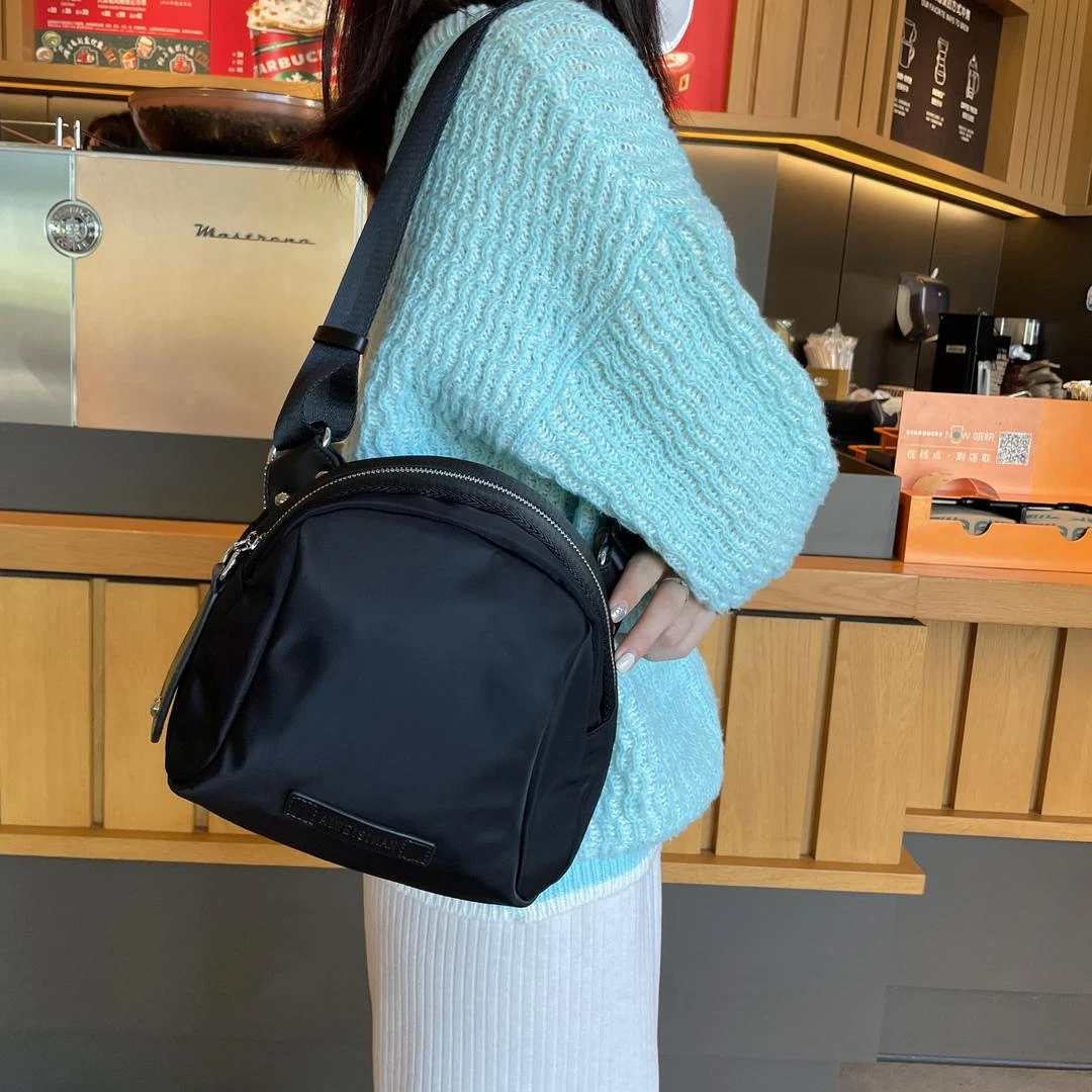 新款轻便休闲防水软面女士单肩斜跨小包时尚百搭贝壳包绿色系包包