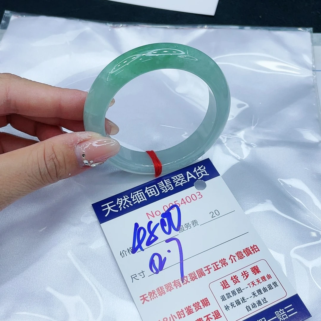 翡翠手镯未镶嵌是