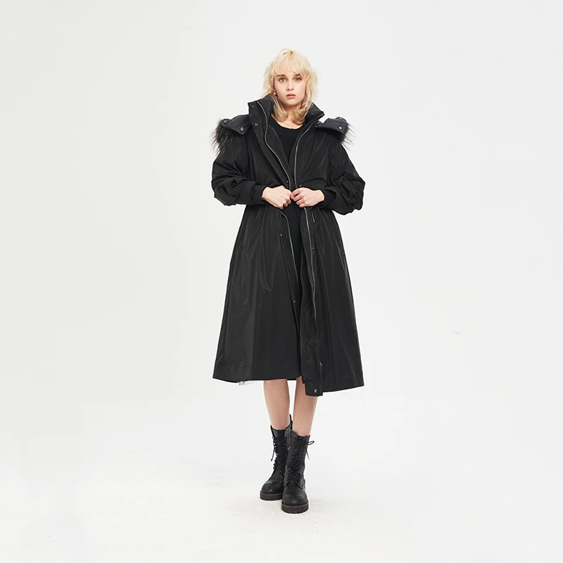 S·DEER时尚连帽冬季收腰显瘦保暖女装黑色长款羽绒服S224Z2426