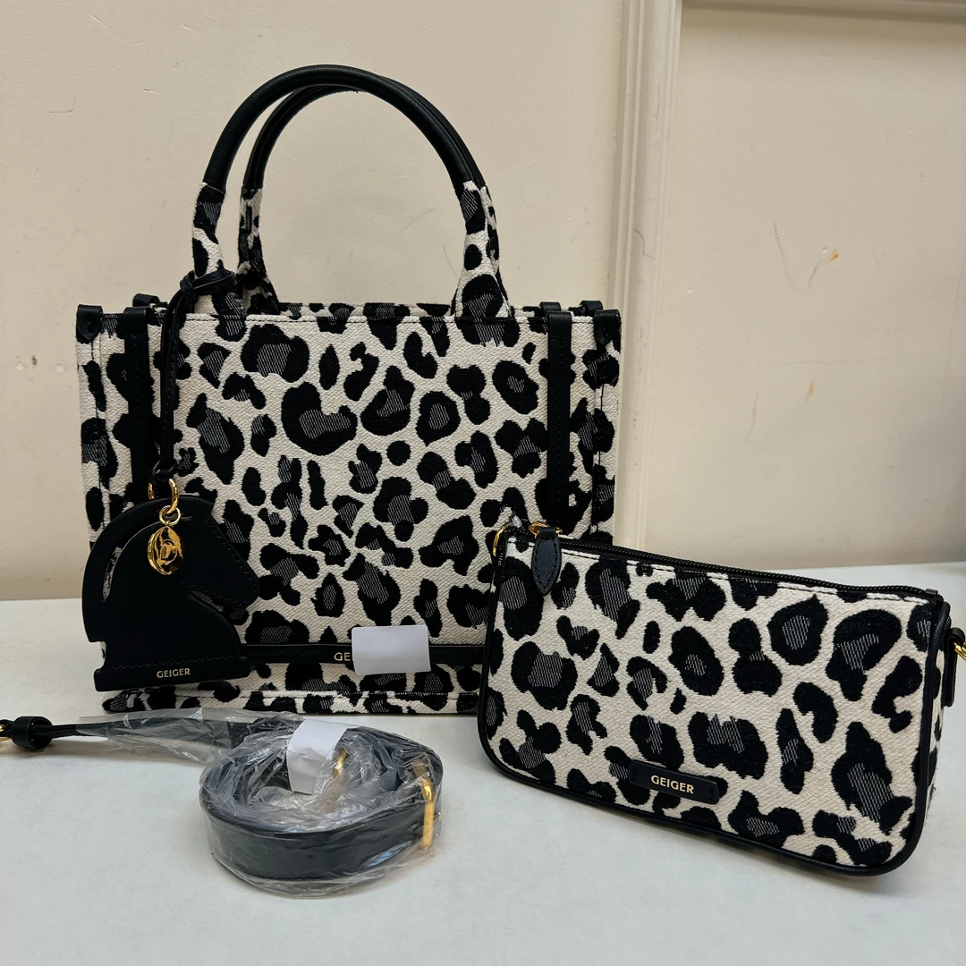 52501 韩GEI单GER，中号织物+牛皮方型托特+小包，尺寸：21x26cm