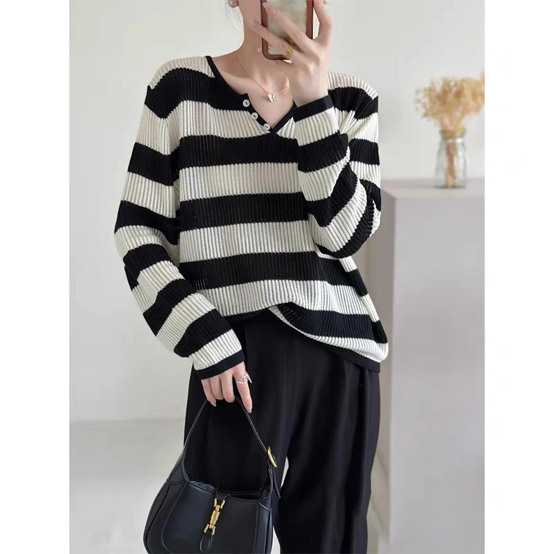 52#纽扣V领套头打底衫秋季新款宽松显瘦休闲条纹拼色外穿针织衫