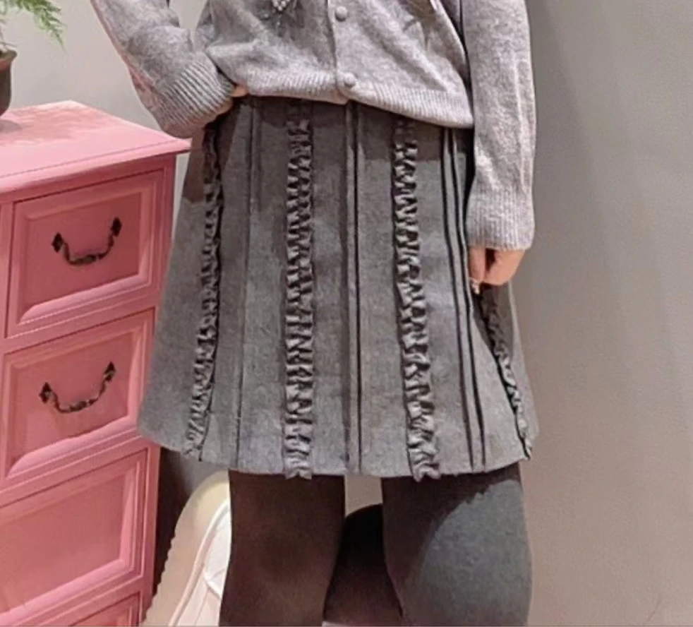 臭朵朵家小众设计秋冬毛呢短裙高腰显瘦半身裙木耳边防走光裙子