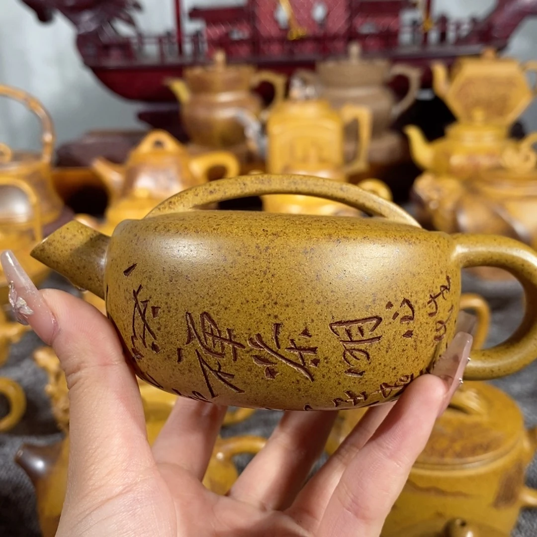 紫砂茶壶为**航全手工制作
