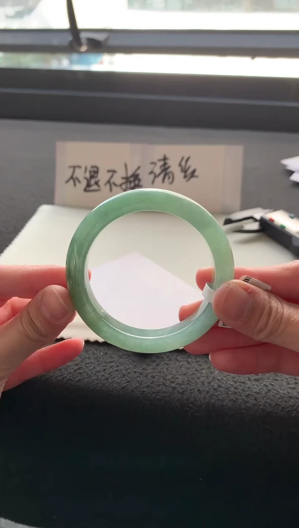 【闪购商品】翡翠手镯未镶嵌52正圈A5406买断