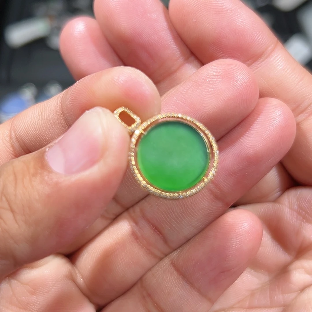 翡翠吊坠(不含链)18K金镶嵌吊坠