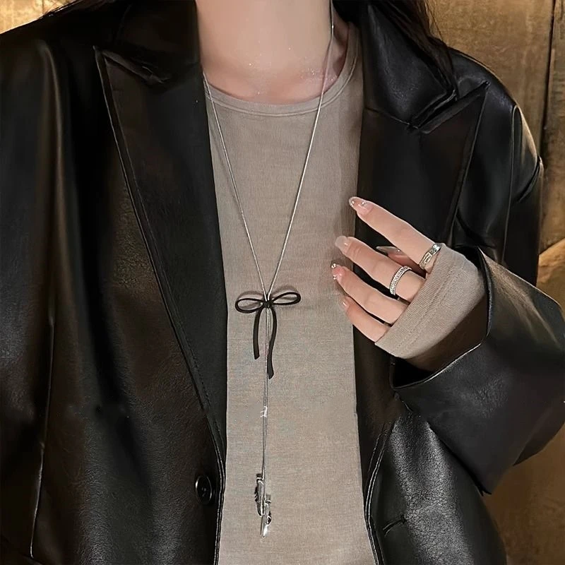 芭蕾风蝴蝶结鞋子吊坠项链女抽拉式长款毛衣链挂脖配饰