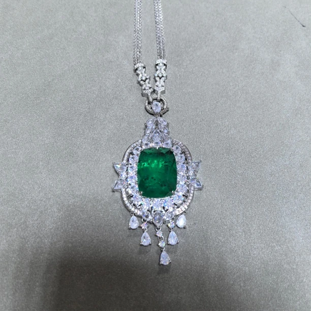 【洁白无瑕 光彩照人】吊坠 GDJ2395