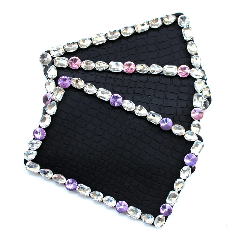 汽车摆件防滑垫车载中控台女用车饰品个性创意抖音网红水钻用品