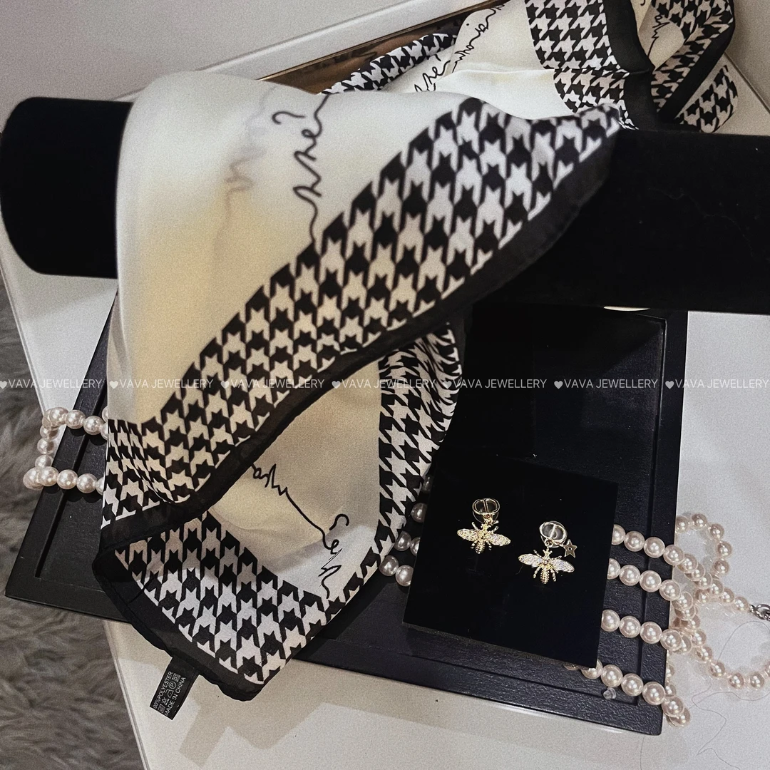 【VaVa】7182耳丁                经典设计师款丝巾