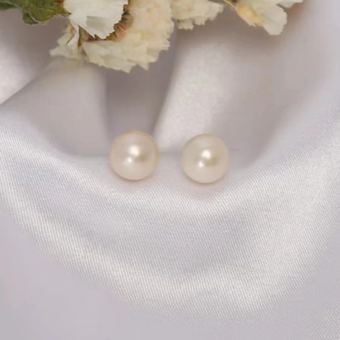 302  简约款珍珠耳钉HP