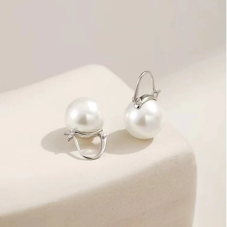 180水桶白色圆珠珍珠耳钩