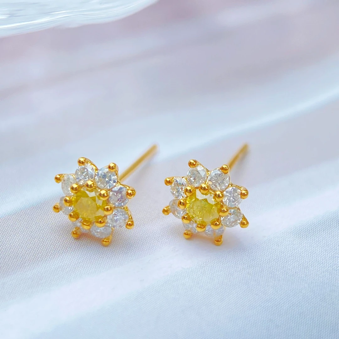 【六言臻选01x】18k金 k黄黄钻太阳花耳钉