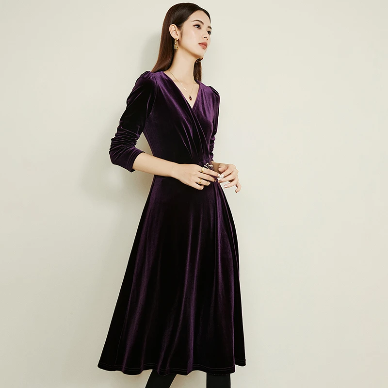 晚白晚白【新品】春季新款时尚刺绣裙子丝绒收腰V领连衣裙24072950