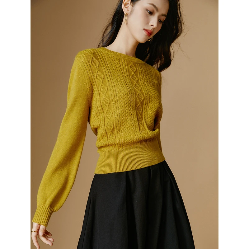 晚白春季款高级感简约毛衣休闲减龄圆领套头针织衫女24062219