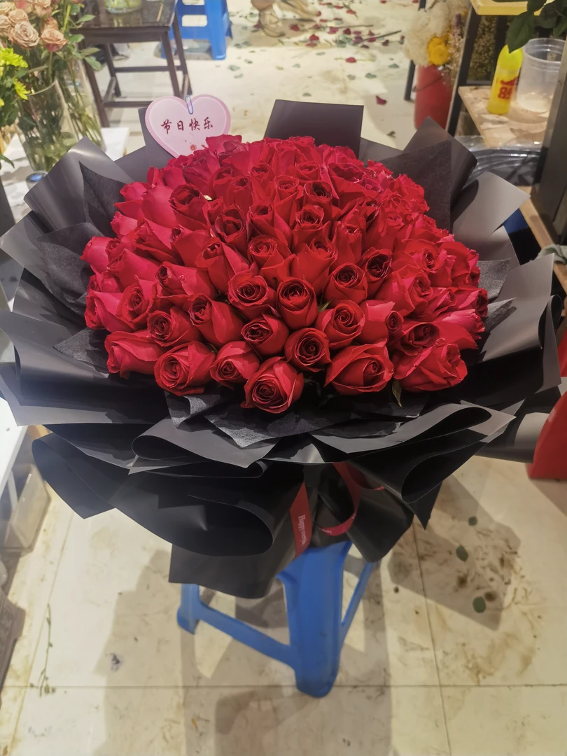 99朵红玫瑰鲜花花束