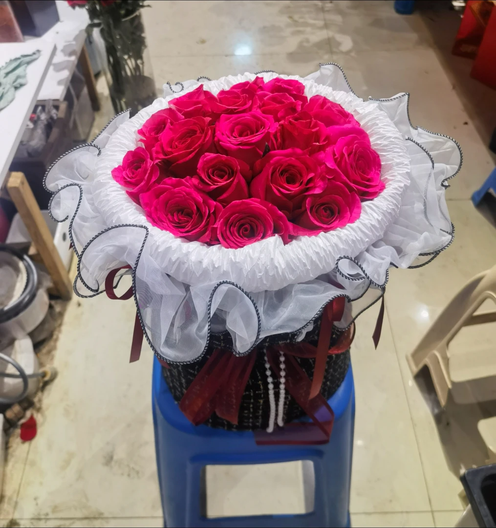 小香风玫瑰鲜花花束