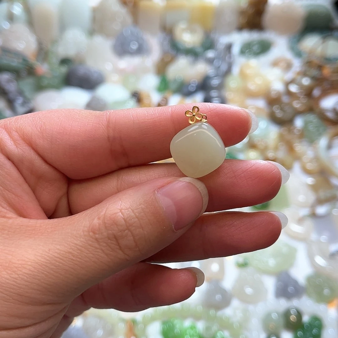 【闪购商品】和田玉吊坠(不含链)18K金镶嵌清****樱
