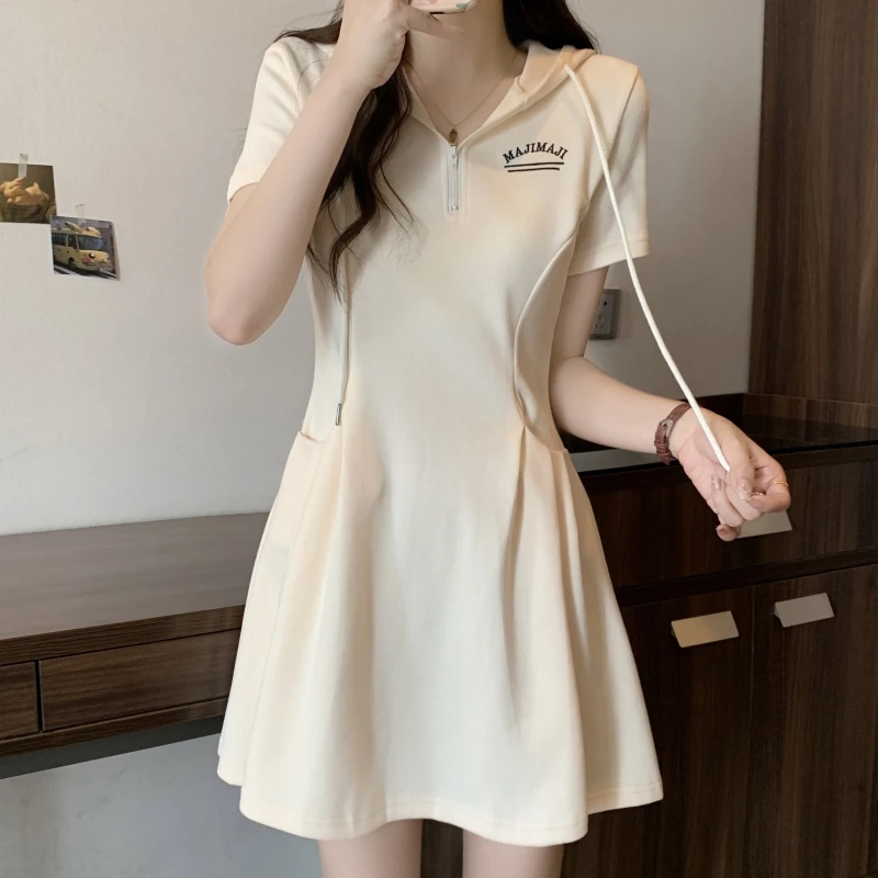 夏季小个子收腰显瘦连帽休闲运动连衣裙女时尚洋气减龄短款a字裙