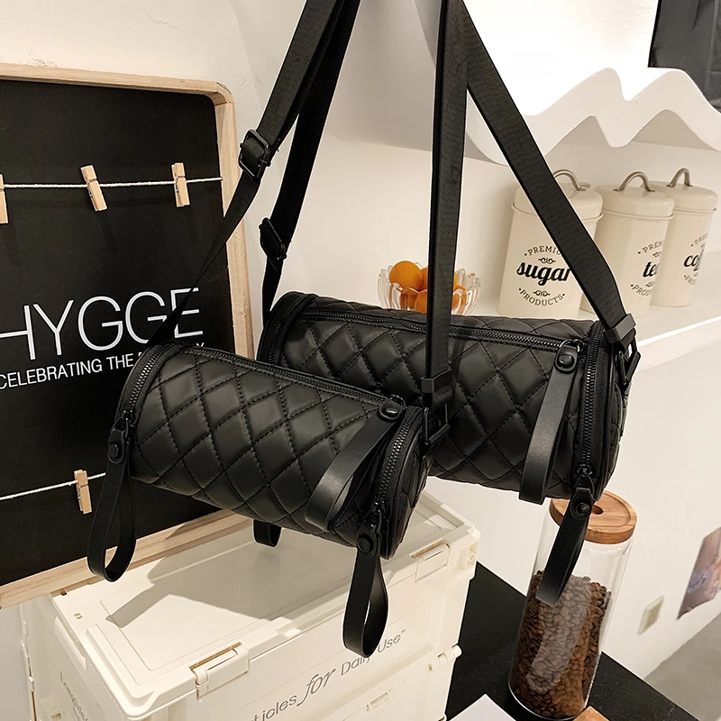 秋冬新款菱格圆筒包女士洋气百搭水桶包休闲包时尚斜挎包小香风