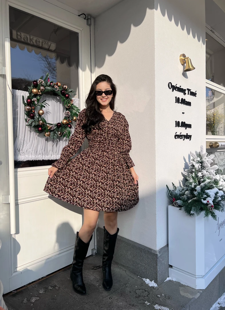 小翠花V领黑色连衣裙气质显瘦泡泡袖印花加绒复古长袖碎花收腰