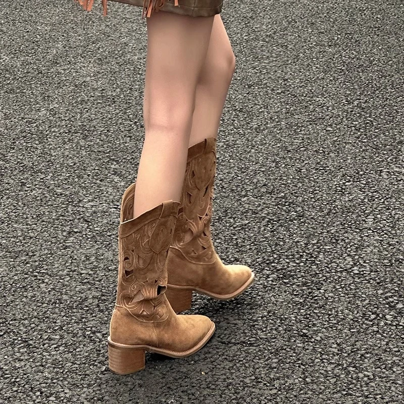 时尚百搭中筒牛仔靴女2024年夏季新款休闲镂空凉靴粗跟刺绣骑士靴