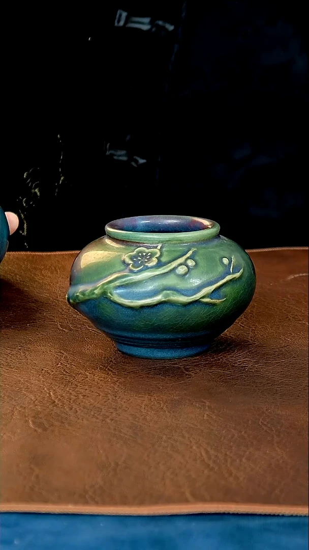 【闪购商品】陶瓷172 梅 炭烧钧瓷刻绘重工小花器 颜