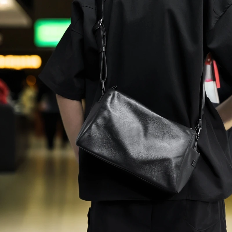 新款防水PU单肩包时尚男包手提包休闲户外挎包骑行后背包挎包