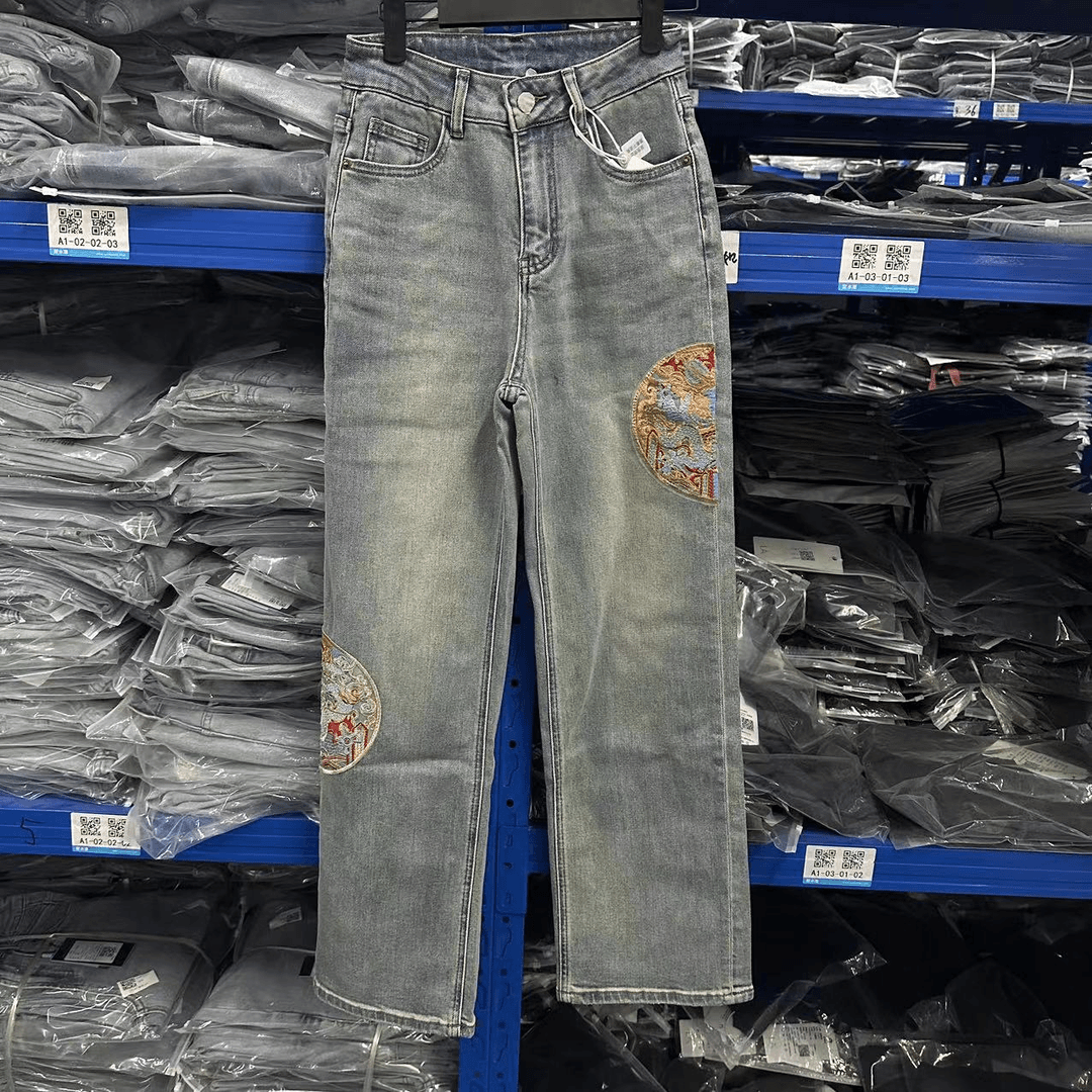 范范I渲染I矿然蓝刺绣牛仔裤百搭直筒重工时尚牛仔裤88002