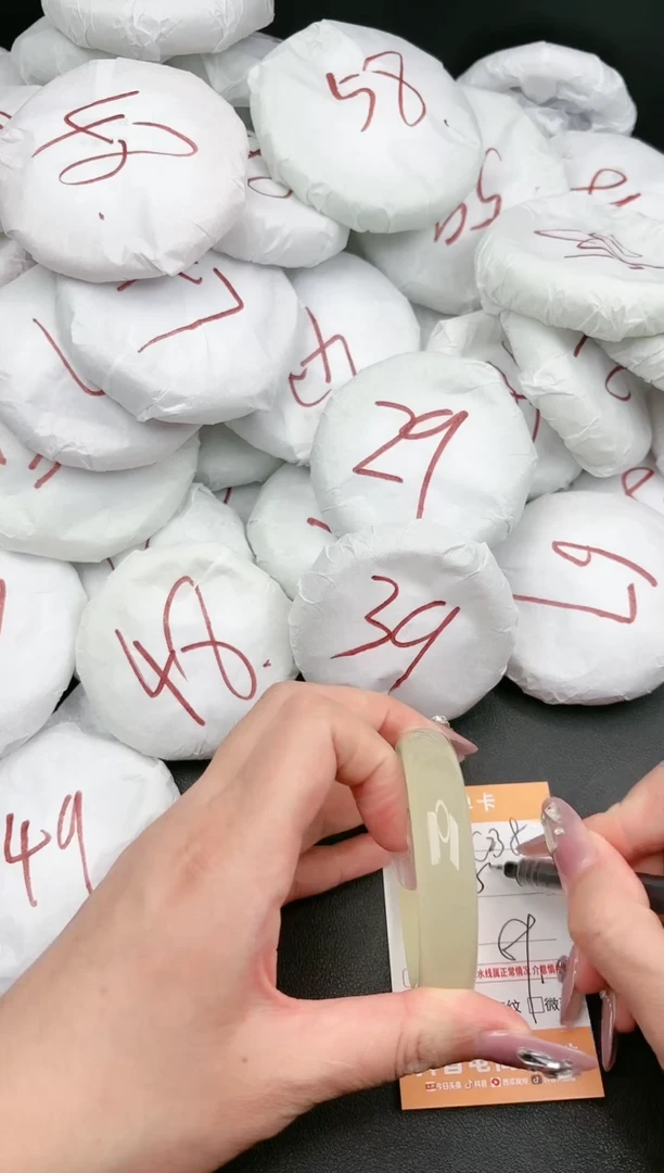 【闪购商品】石英质玉手镯未镶嵌238c