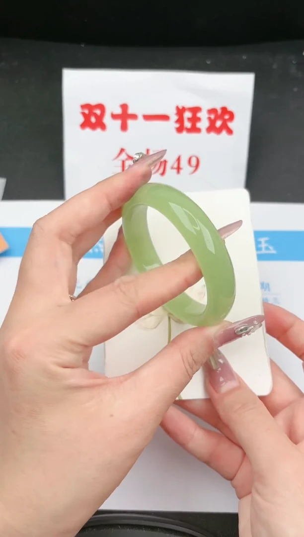 【闪购商品】石英质玉手镯未镶嵌192c