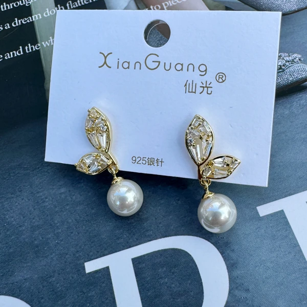 铜合金合成锆石耳饰 耳坠小众高级感时尚女气质珍女珠精致耳钉环