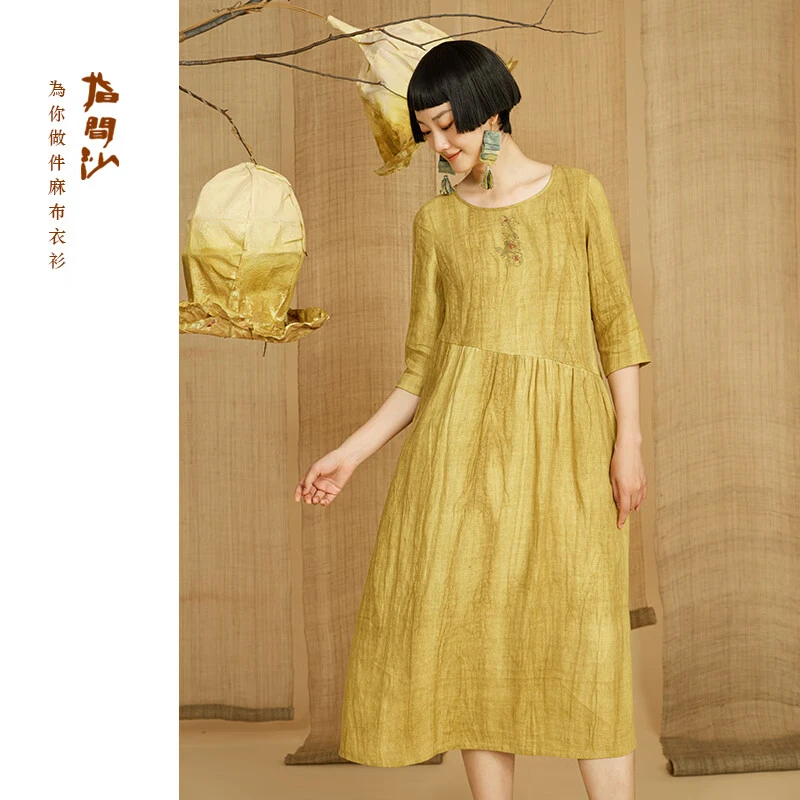 2425137指间沙女装24夏季文艺圆领刺绣连衣裙通勤亚麻七分袖中长
