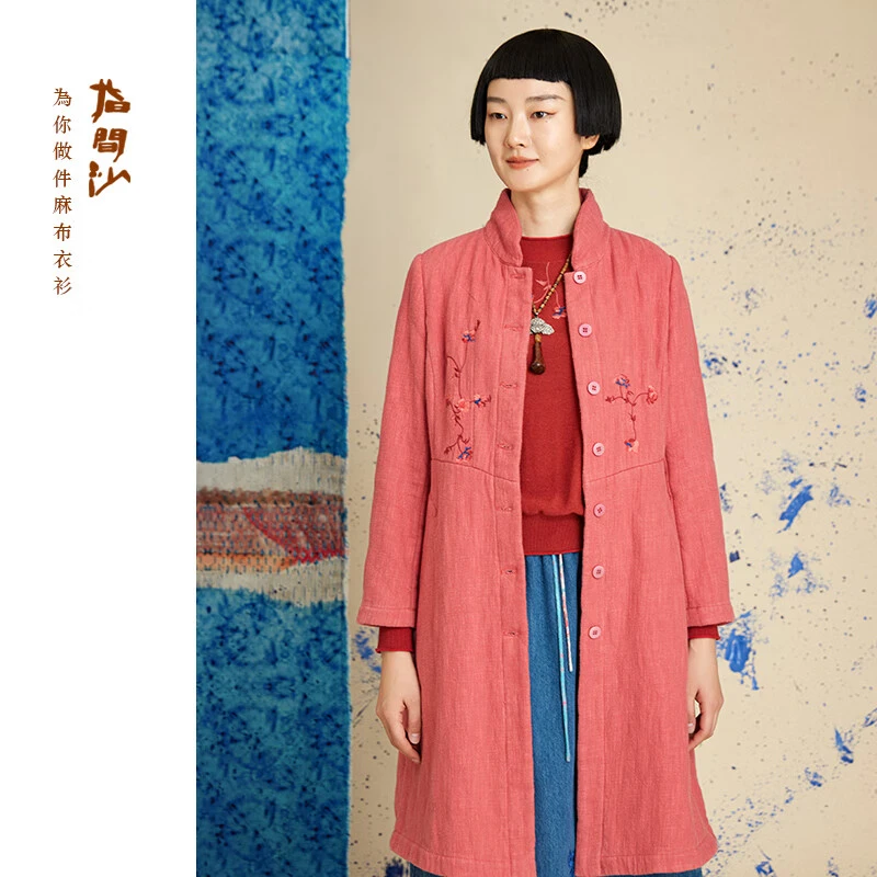 2341134指间沙女装23冬季中式裥绒中长外套文艺立领刺绣绒里中长