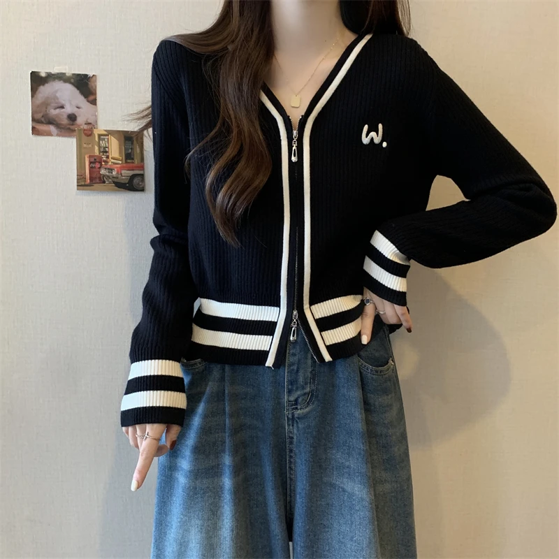 大码女装条纹V领针织打底衫女胖妹妹减龄遮肚内搭拉链长袖毛衣女