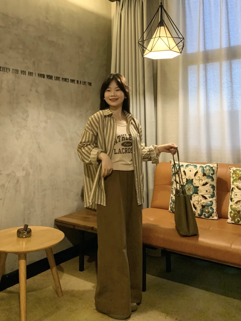 奈看小个子【咖啡糖】大件版慵懒条纹防晒衬衫女夏季吊带背心两件套